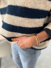 Load image into Gallery viewer, WIRE BRACELET