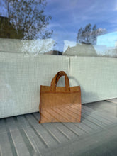 Load image into Gallery viewer, BROWN RIBBED SHOPPER JADA