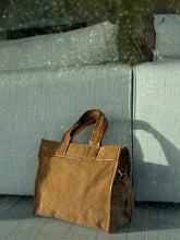 Load image into Gallery viewer, BROWN RIBBED SHOPPER JADA