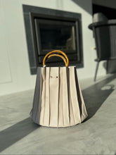 Afbeelding in Gallery-weergave laden, NAAKTE HANDTAS MET BAMBOE HANDVAT