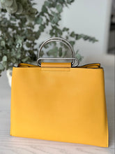 Afbeelding in Gallery-weergave laden, YELLOW HANDBAG WITH METAL HANDLE
