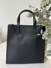 Afbeelding in Gallery-weergave laden, BLACK LEATHER HANDBAG
