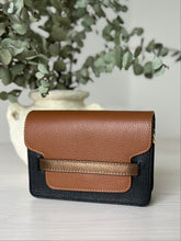 Afbeelding in Gallery-weergave laden, LEATHER BI-COLORED HANDBAG
