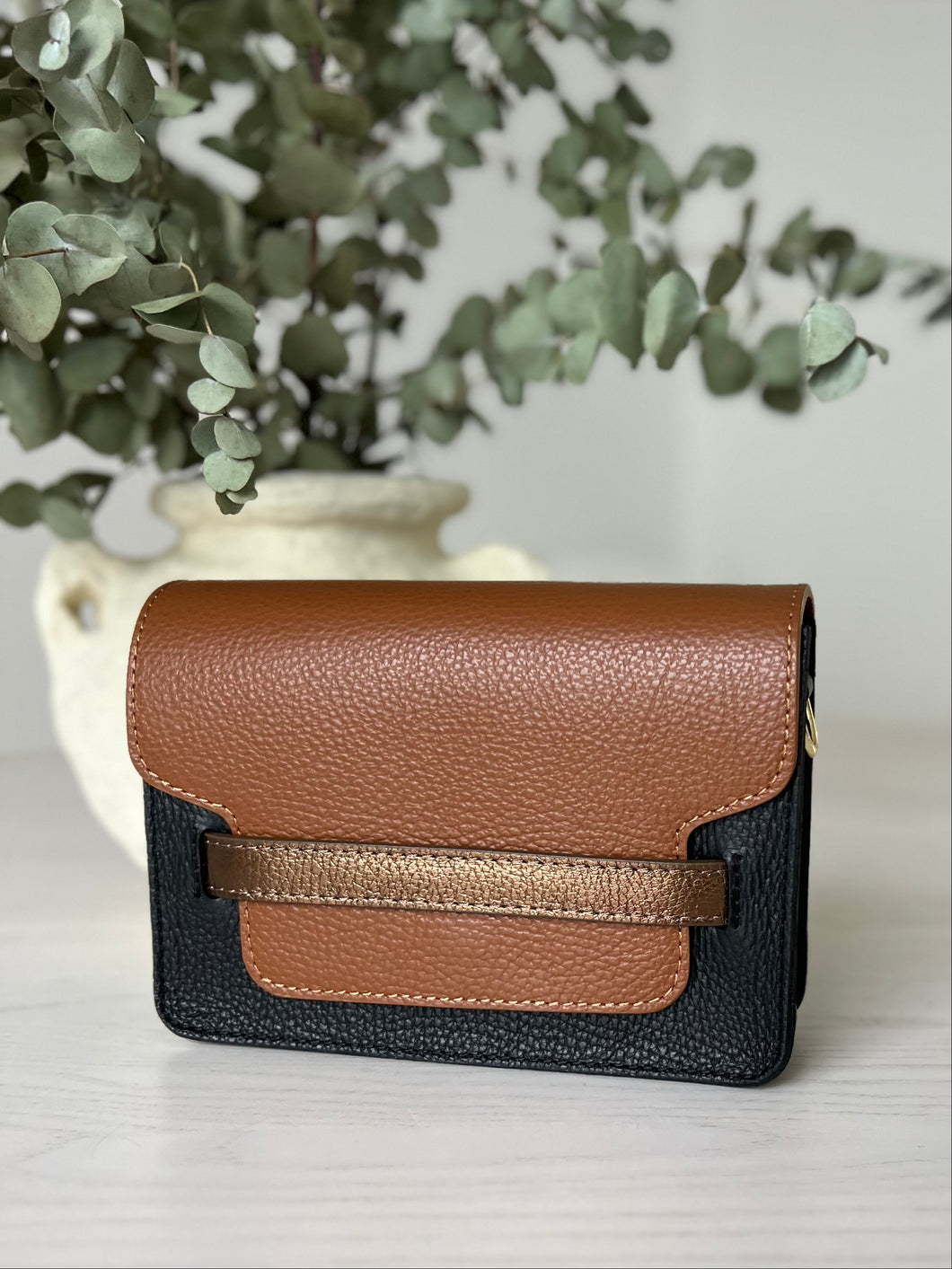 LEATHER BI-COLORED HANDBAG