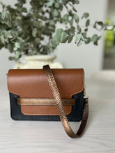 Afbeelding in Gallery-weergave laden, LEATHER BI-COLORED HANDBAG
