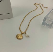 Load image into Gallery viewer, SEASHELL NECKLACE
