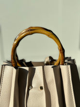 Load image into Gallery viewer, NUDE HANDBAG WITH BAMBOO HANDLE
