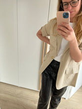 Load image into Gallery viewer, BEIGE SHORT SLEEVED BLAZER
